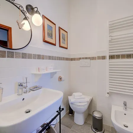 White House Relax Бардонеккия